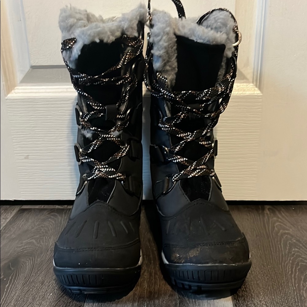 Black Winter Boots with Faux Fur Lining